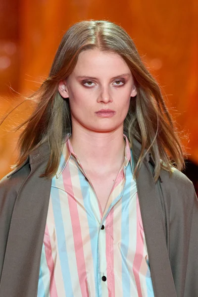 Look 30